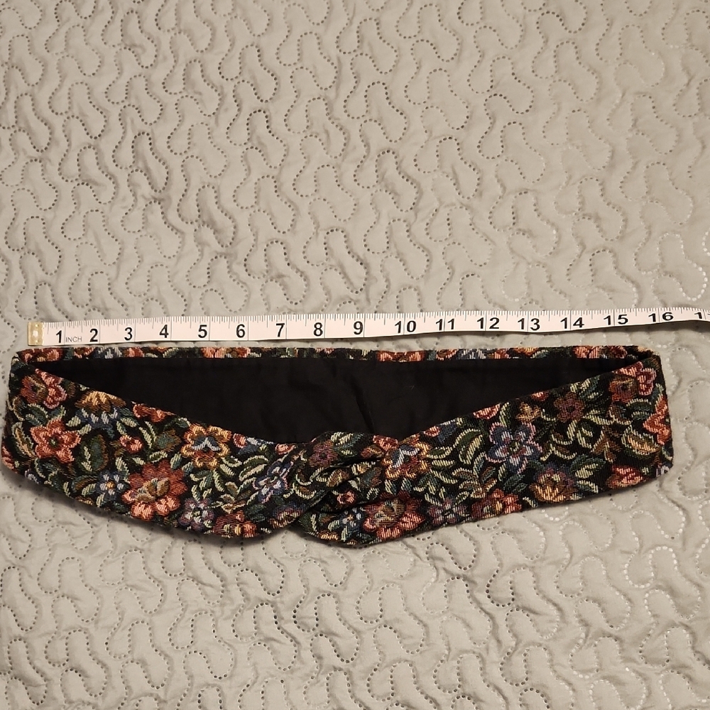 Floral Embroidered Cross Velcro Belt - Picture 10 of 10